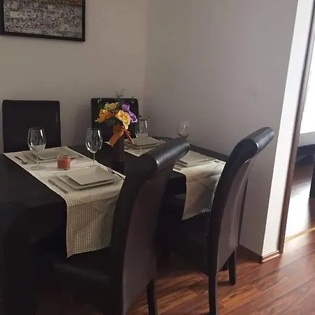Lake View Summerland Apartman