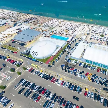 Lake View Summerland Mamaia